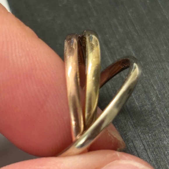 10k gold Tri-Color Interlocking Rings size 6.5-7 - Picture 2 of 3